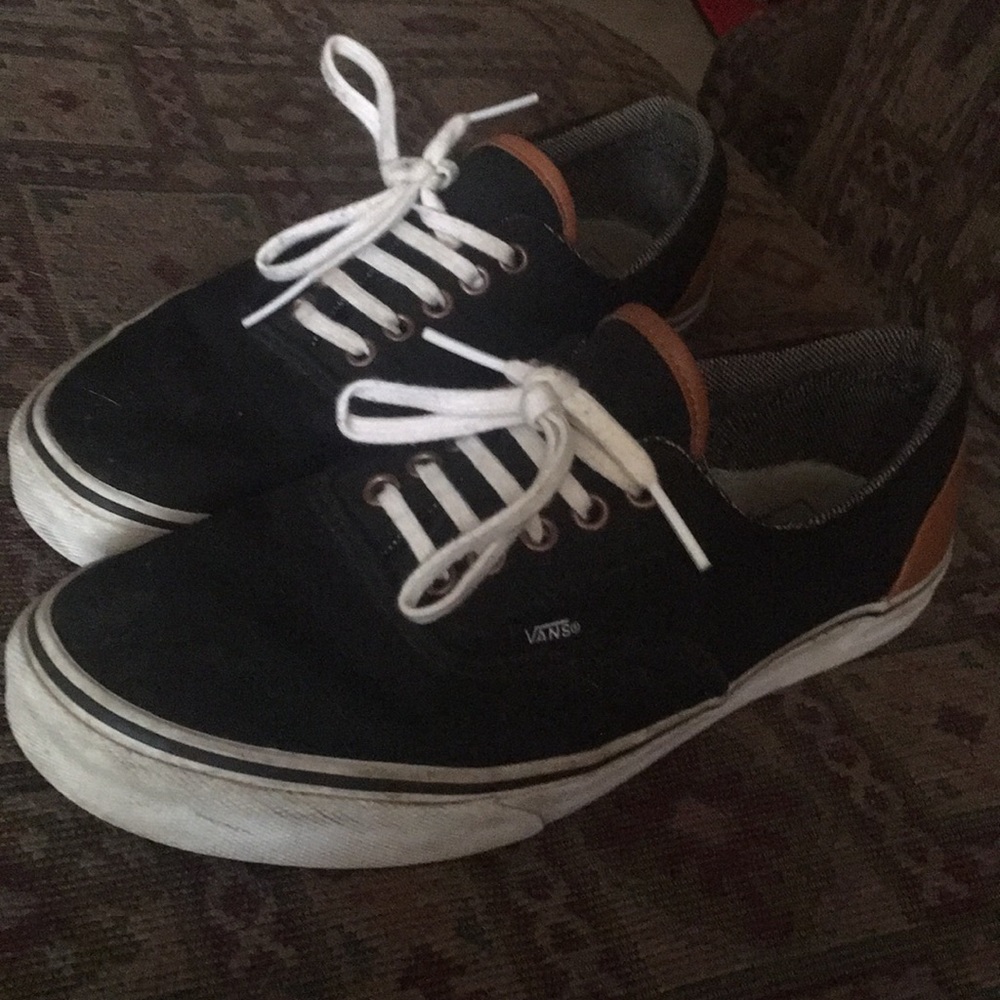 BLACK AND ORANGE AUTHENTIC VANS